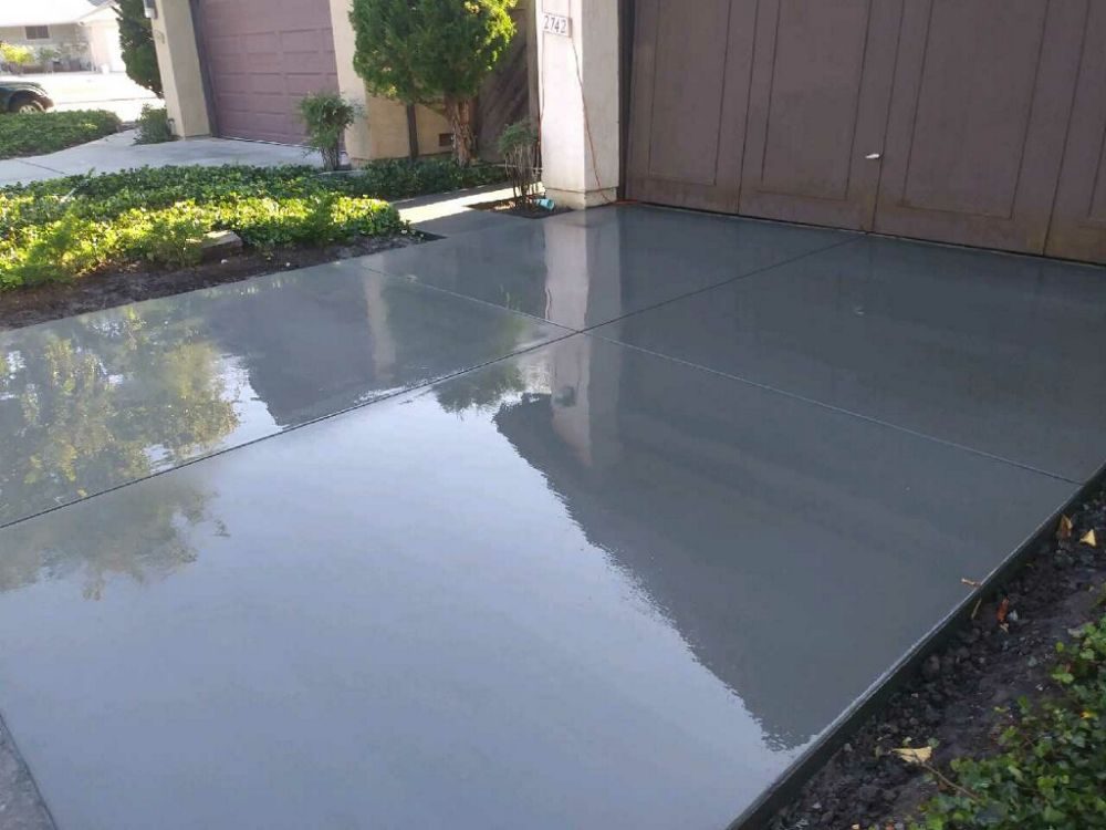 Freshly poured concrete driveway in Oakland California